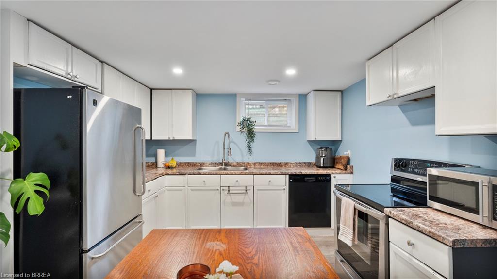 16 Scott Avenue Property Photo 18