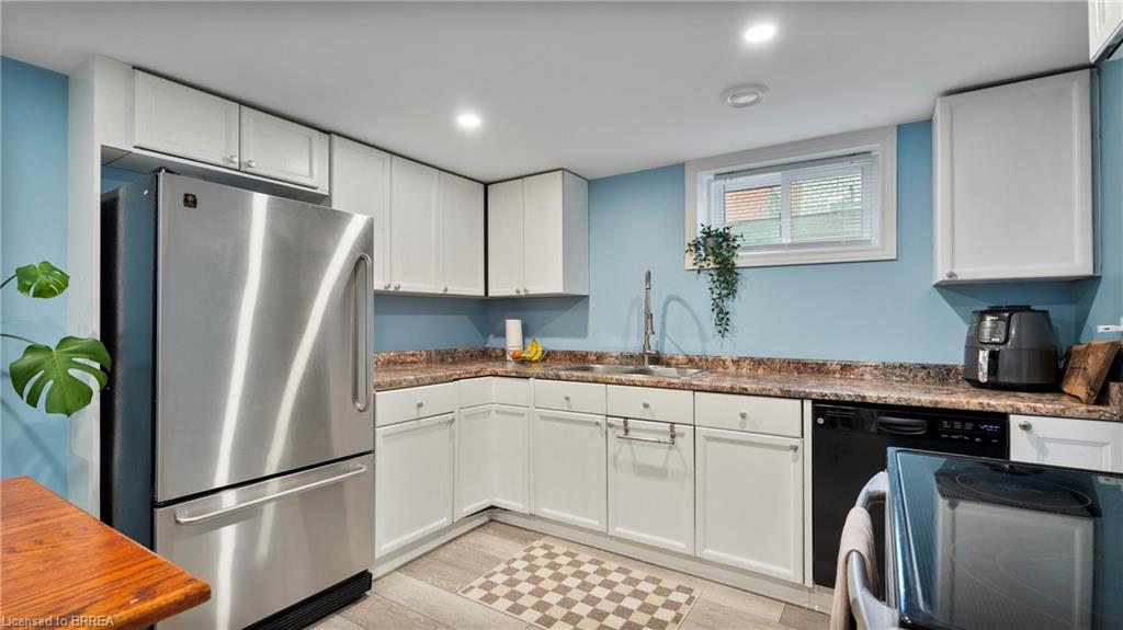 16 Scott Avenue Property Photo 21
