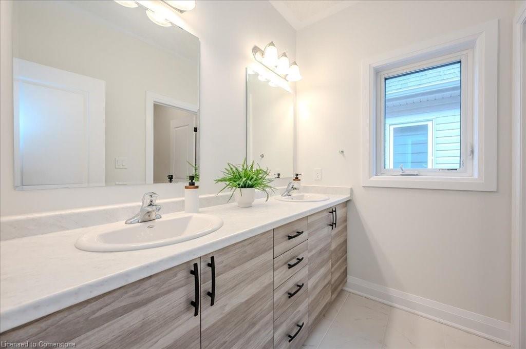 564 Nathalie Crescent Property Photo 33