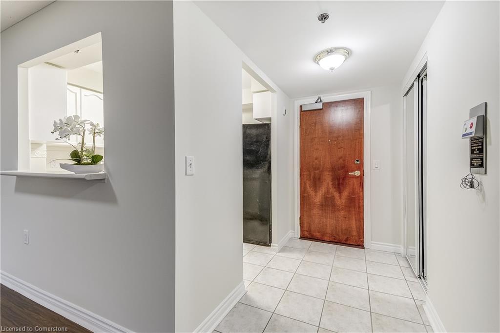 2405-100 Burloak Drive Property Photo 3