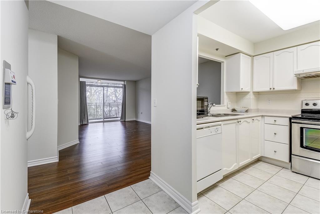 2405-100 Burloak Drive Property Photo 4