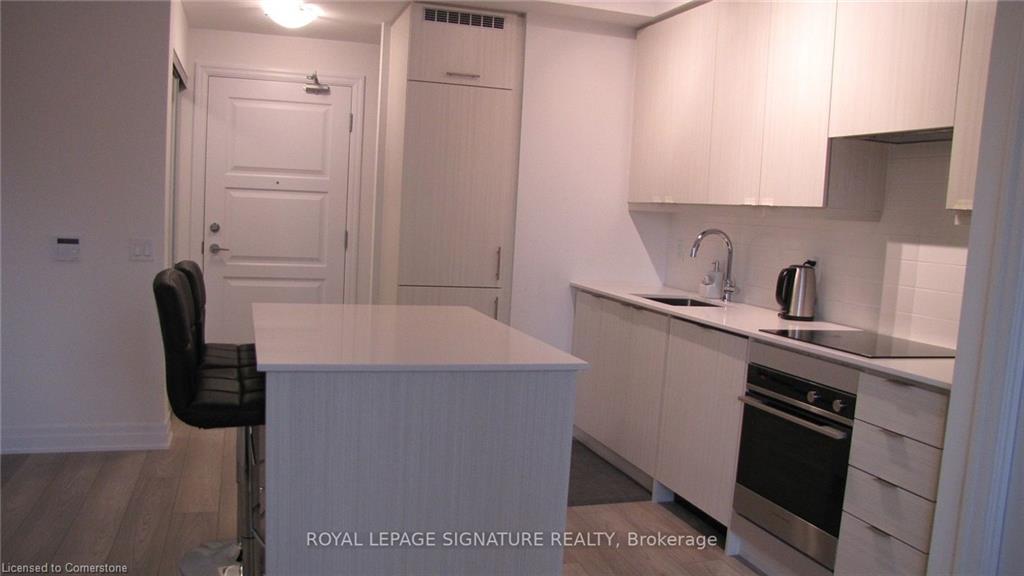 1001-36 Elm Drive W Property Photo 9