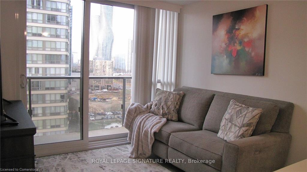 1001-36 Elm Drive W Property Photo 13