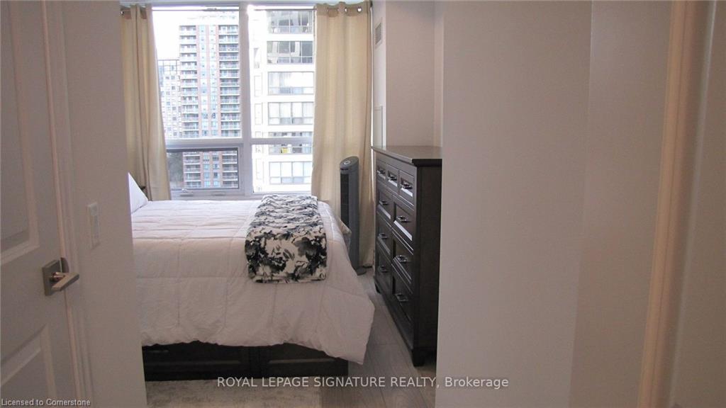 1001-36 Elm Drive W Property Photo 18