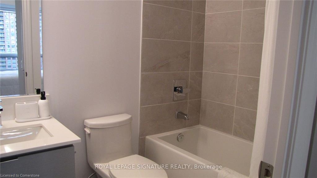 1001-36 Elm Drive W Property Photo 21