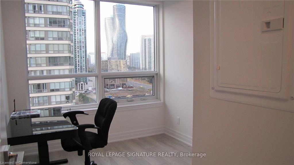 1001-36 Elm Drive W Property Photo 23