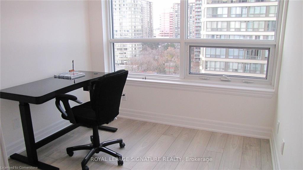1001-36 Elm Drive W Property Photo 24