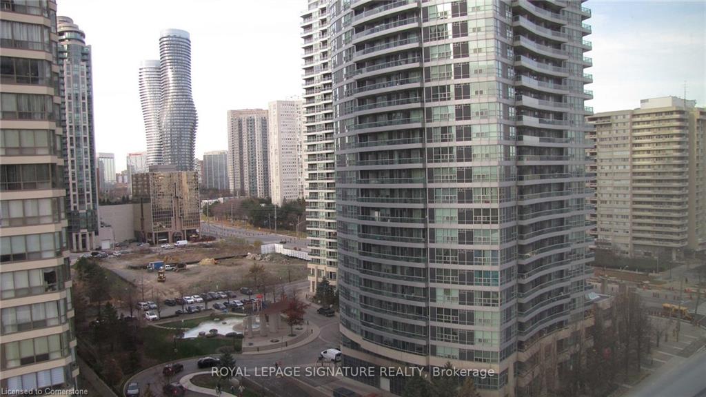 1001-36 Elm Drive W Property Photo 27