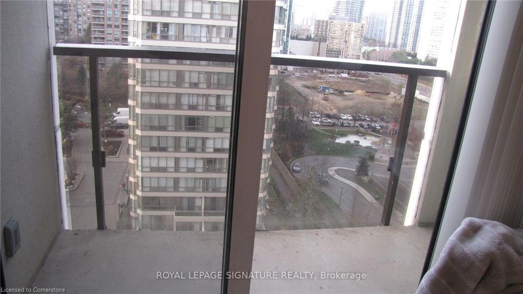 1001-36 Elm Drive W Property Photo 28