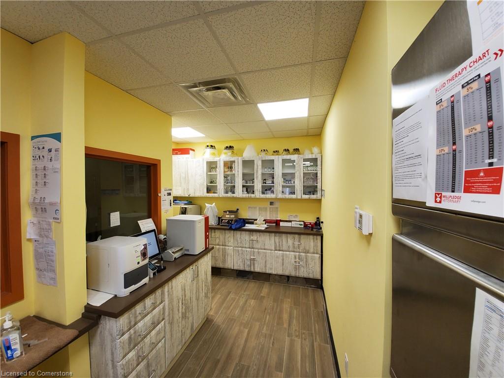484 John Street Property Photo 10