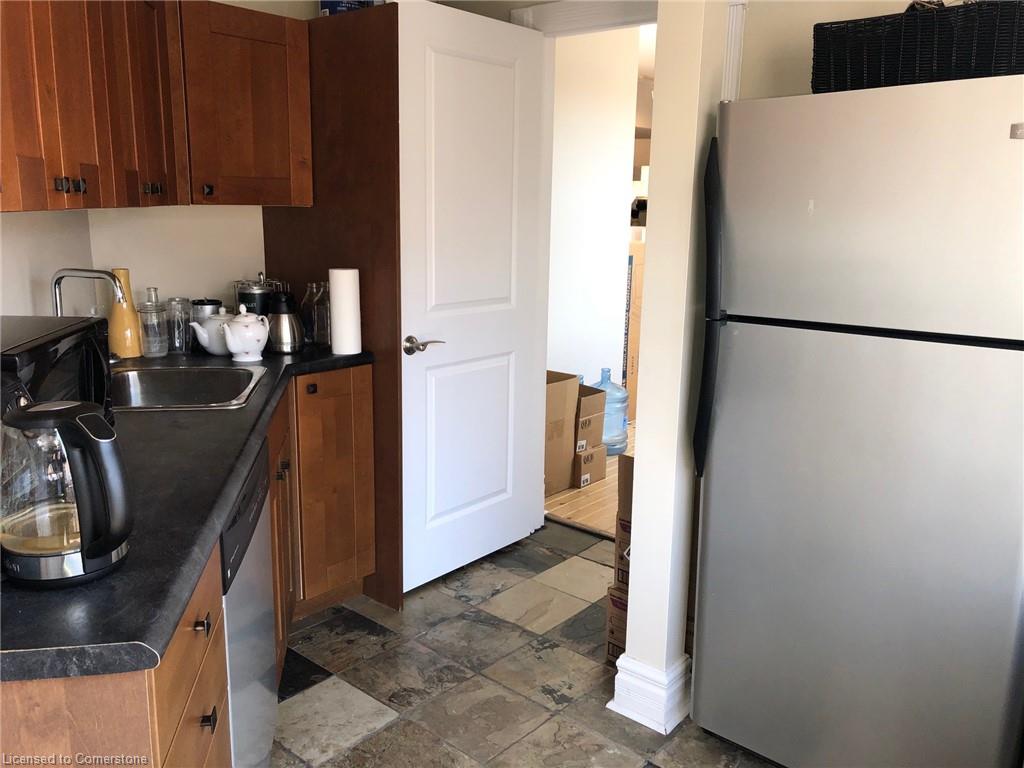 484 John Street Property Photo 14