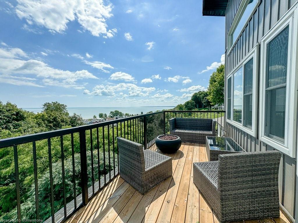 354 Erie Street Property Photo 2