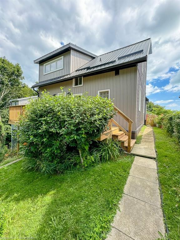 354 Erie Street Property Photo 3