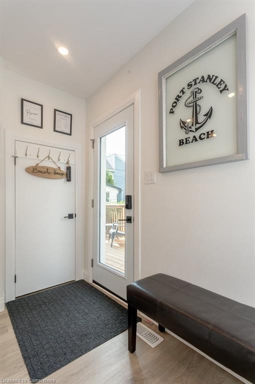 354 Erie Street Property Photo 6