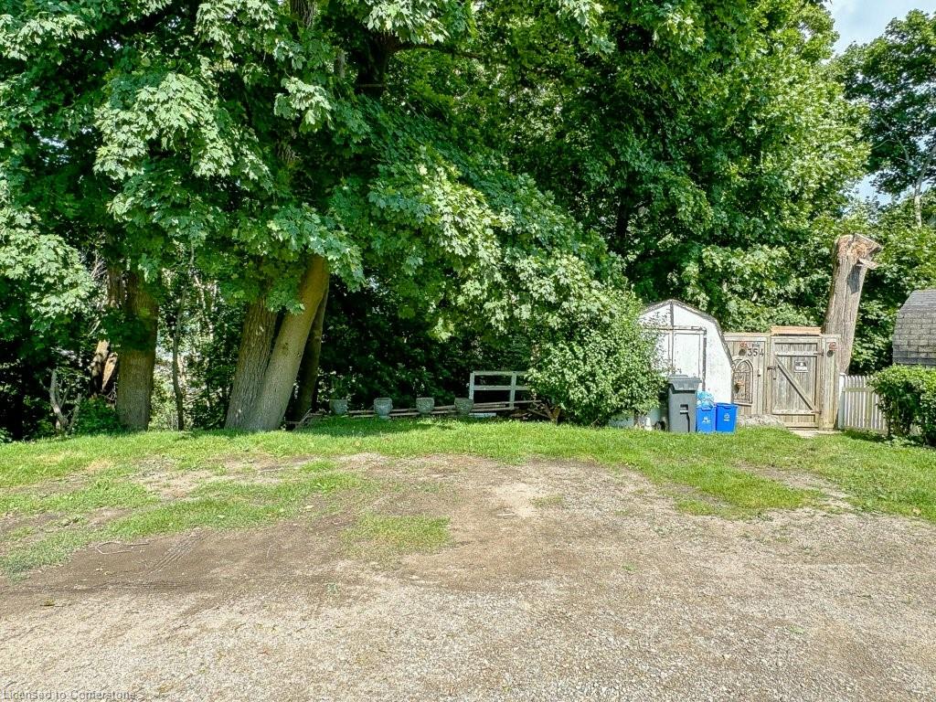 354 Erie Street Property Photo 9