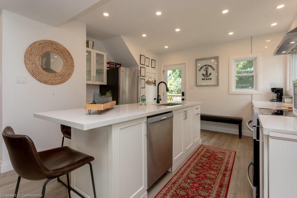 354 Erie Street Property Photo 31