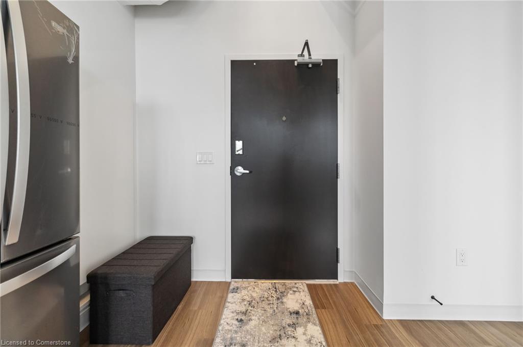 419-120 Huron Street Property Photo 6