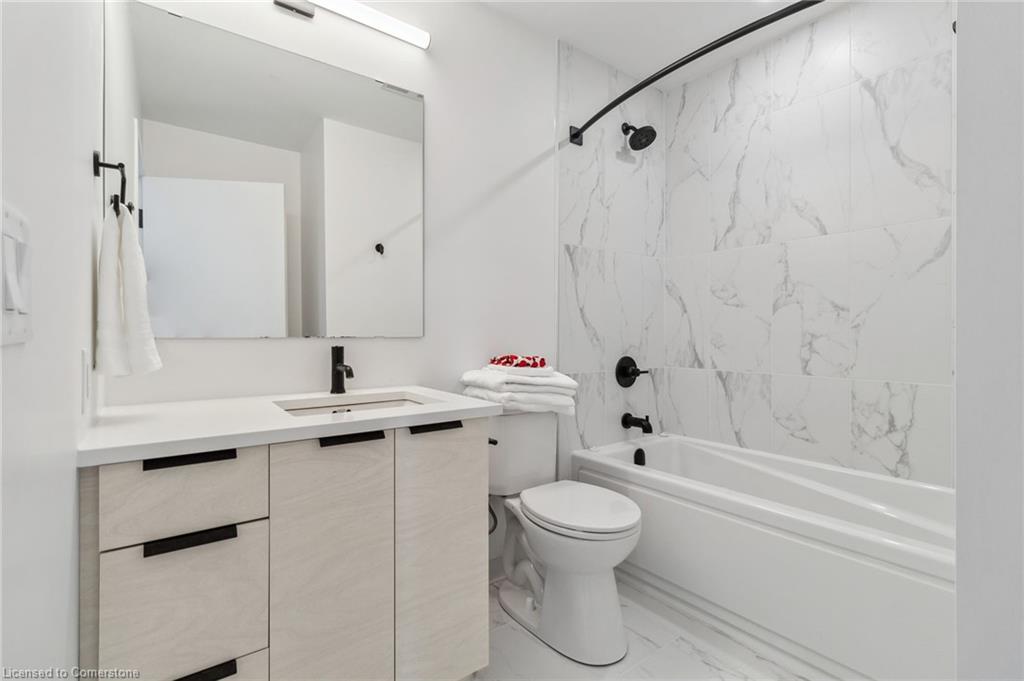 419-120 Huron Street Property Photo 15