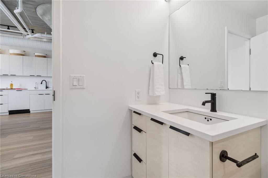 419-120 Huron Street Property Photo 16