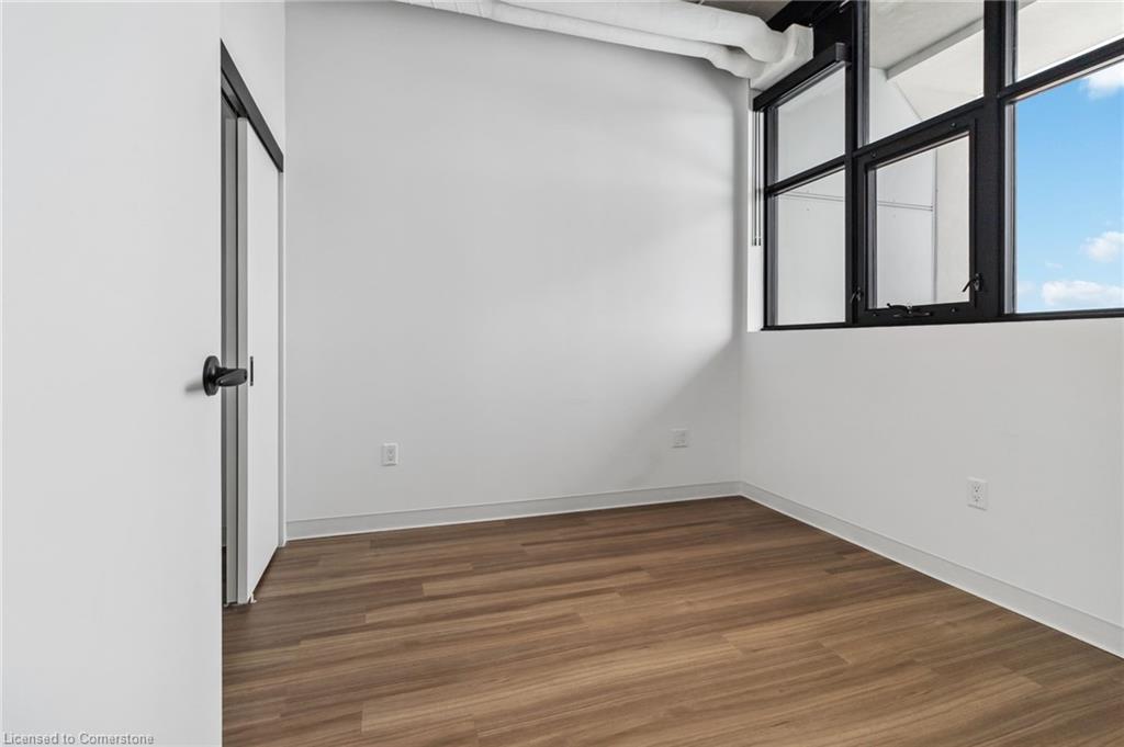 419-120 Huron Street Property Photo 17