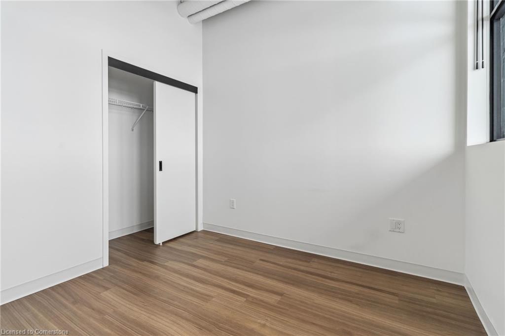 419-120 Huron Street Property Photo 18