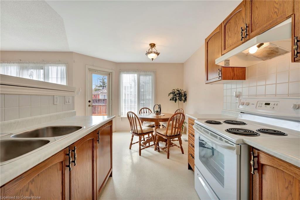 5-175 Fiddlers Green Road Property Photo 11