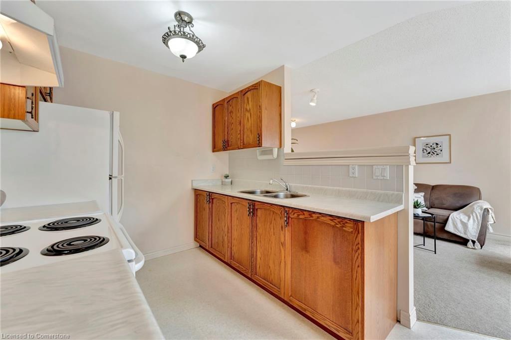 5-175 Fiddlers Green Road Property Photo 13