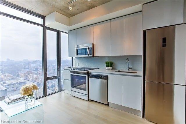 1303-111 Bathurst Street Property Photo 3