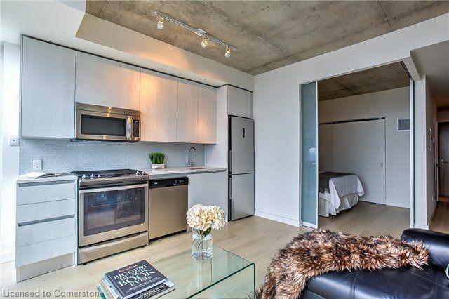 1303-111 Bathurst Street Property Photo 4