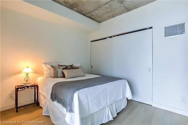 1303-111 Bathurst Street Property Photo 5