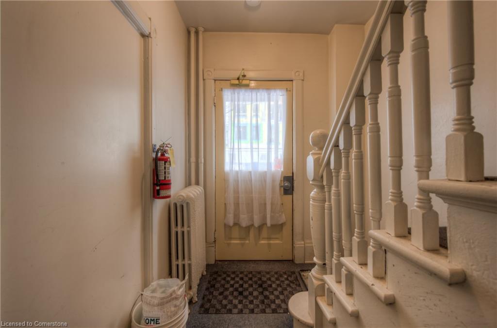 404 Duke Street W Property Photo 4