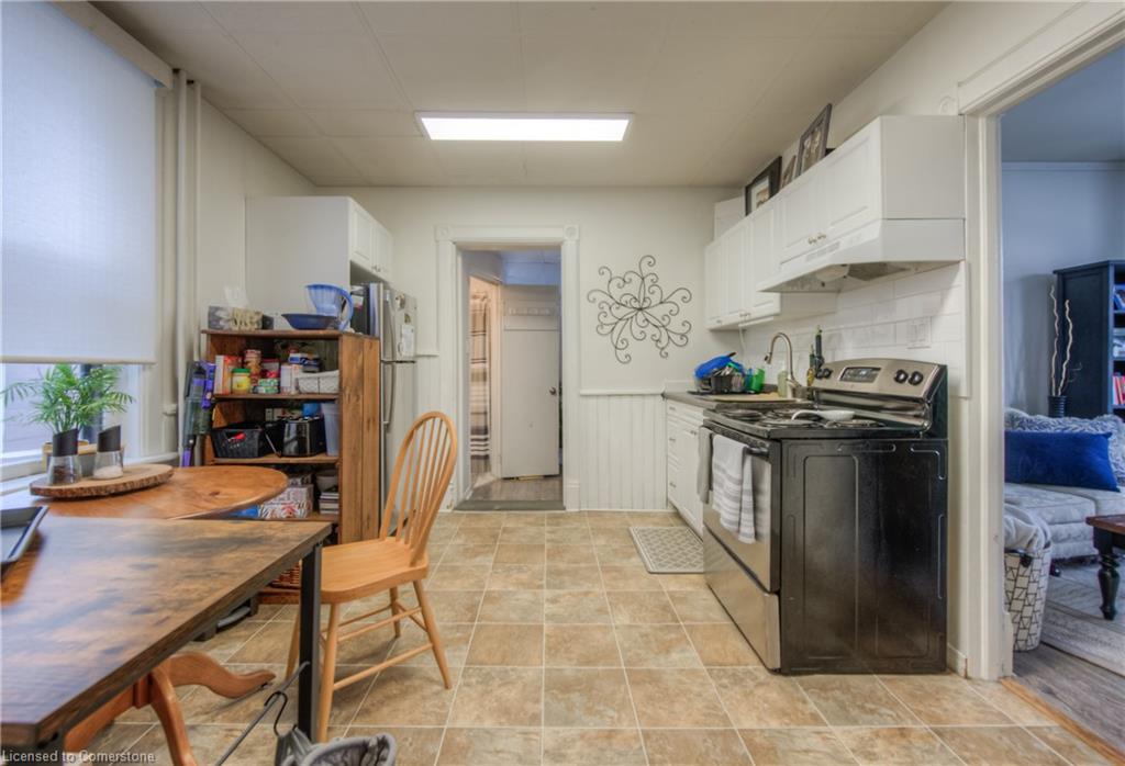 404 Duke Street W Property Photo 5