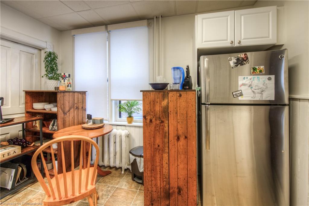 404 Duke Street W Property Photo 8