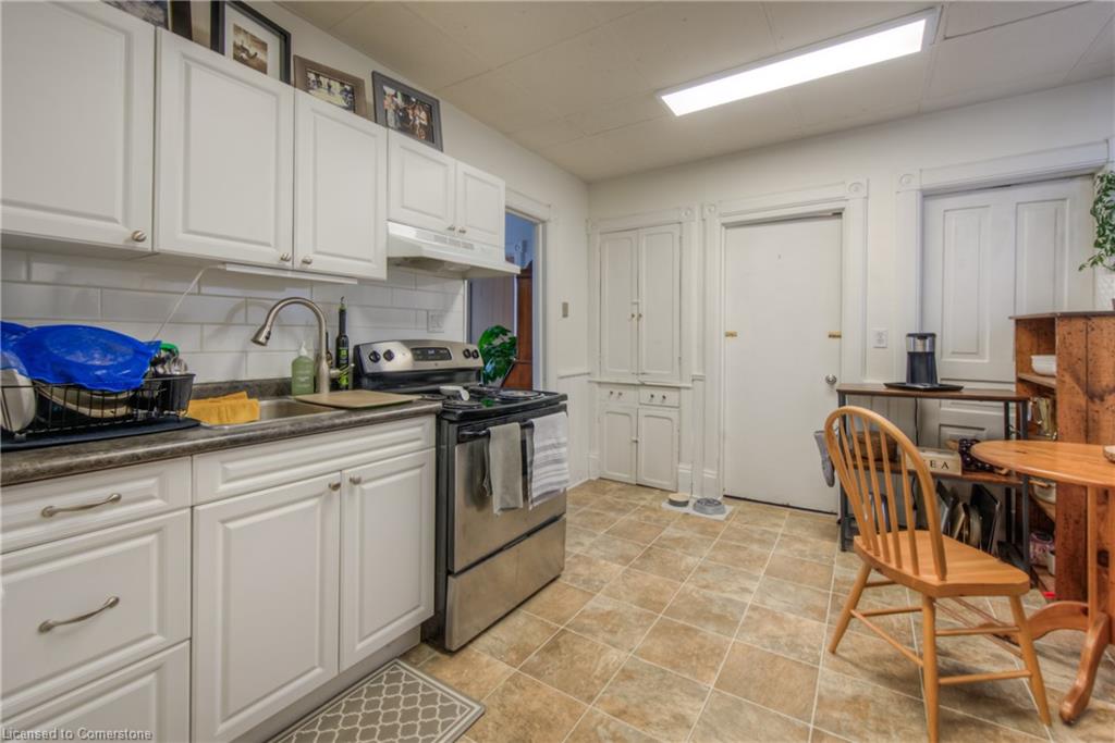 404 Duke Street W Property Photo 9