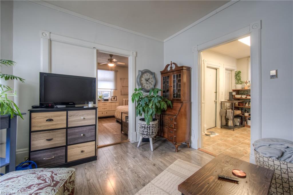404 Duke Street W Property Photo 12