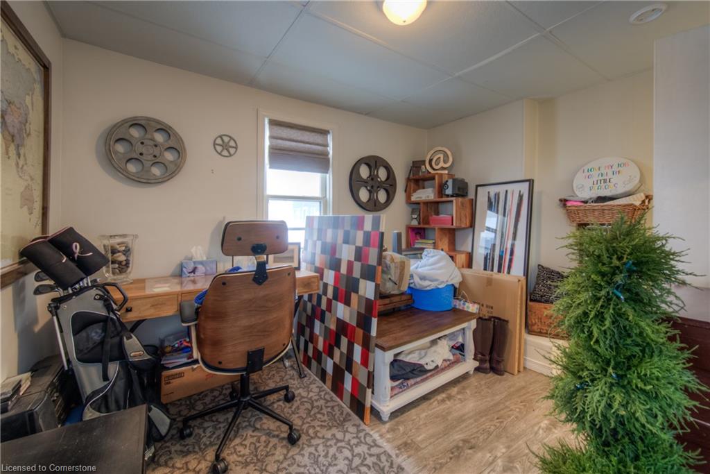 404 Duke Street W Property Photo 19