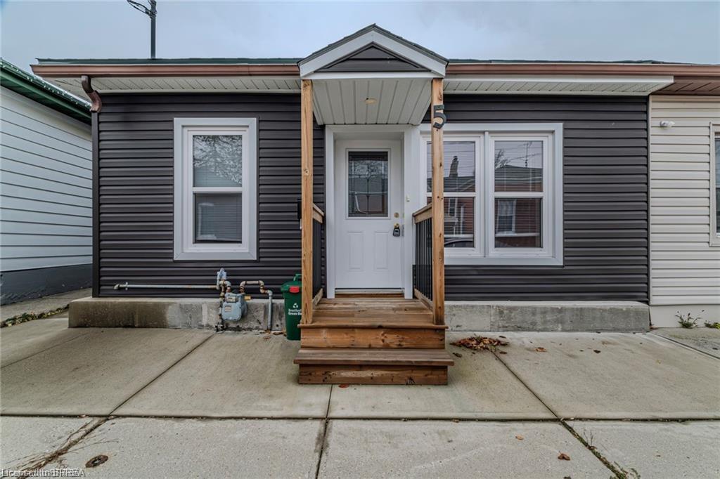 5 Halls Avenue Property Photo
