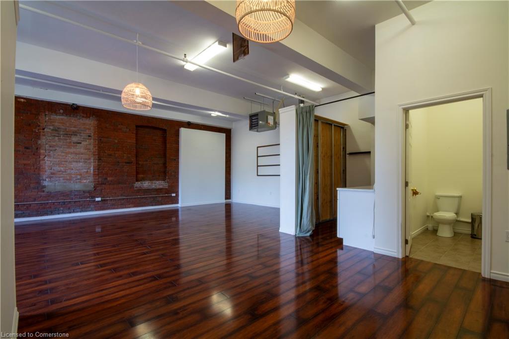 201-15 Wellington Street N Property Photo 2