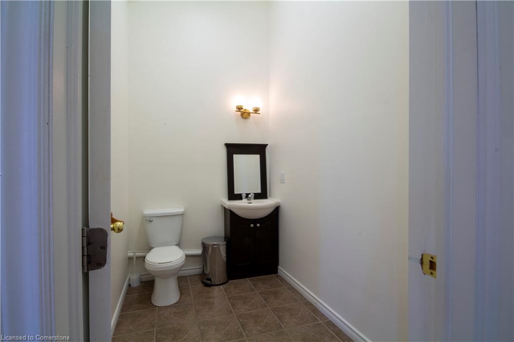 201-15 Wellington Street N Property Photo 5