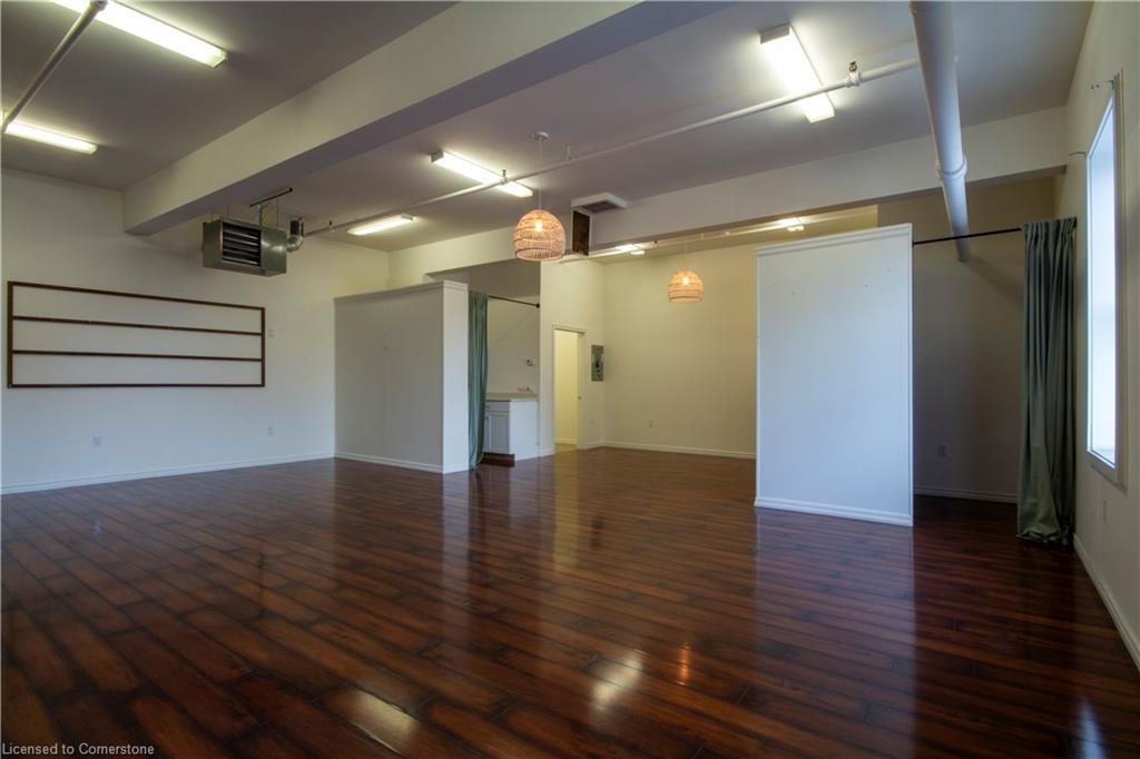 201-15 Wellington Street N Property Photo 8
