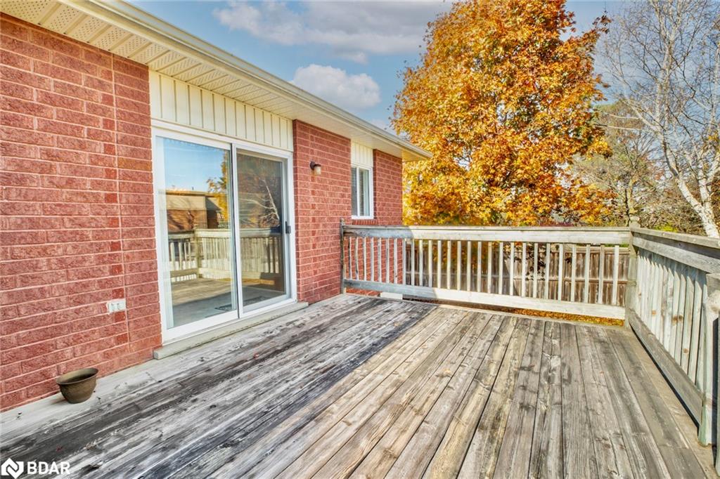 17 Mayfair Drive Property Photo 33