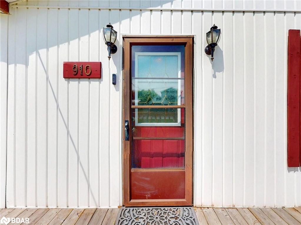 910 Barry Avenue Property Photo 10
