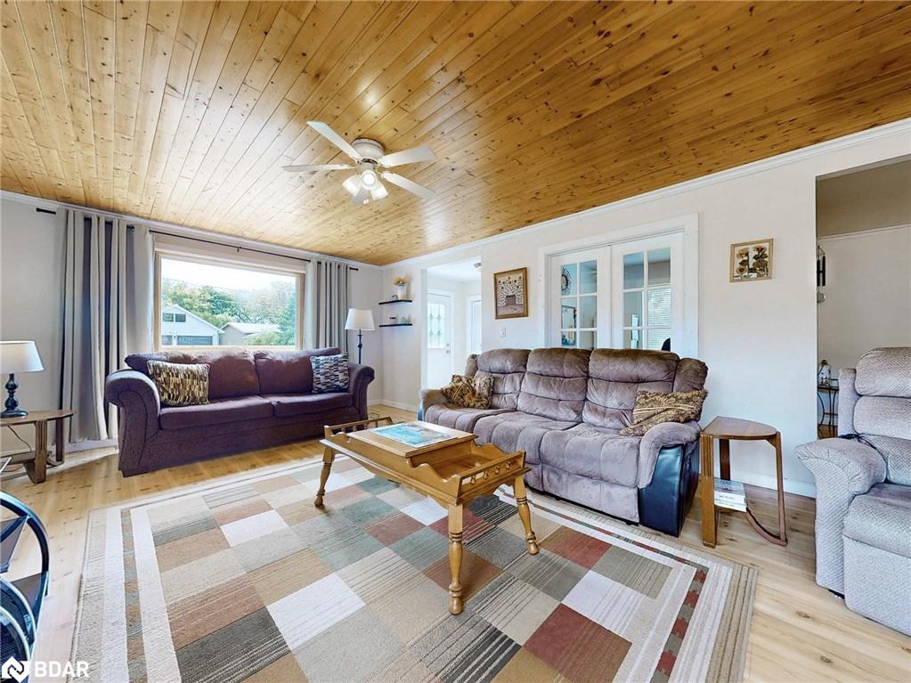 910 Barry Avenue Property Photo 12