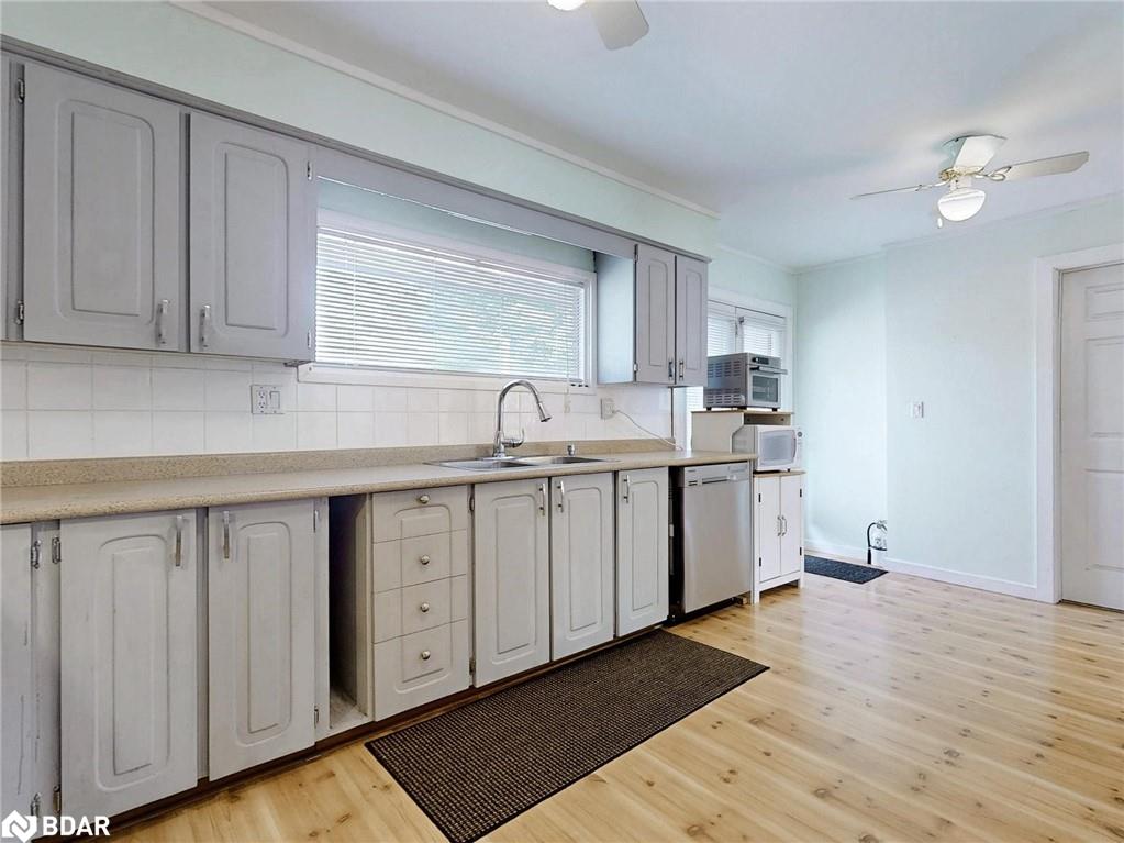 910 Barry Avenue Property Photo 22