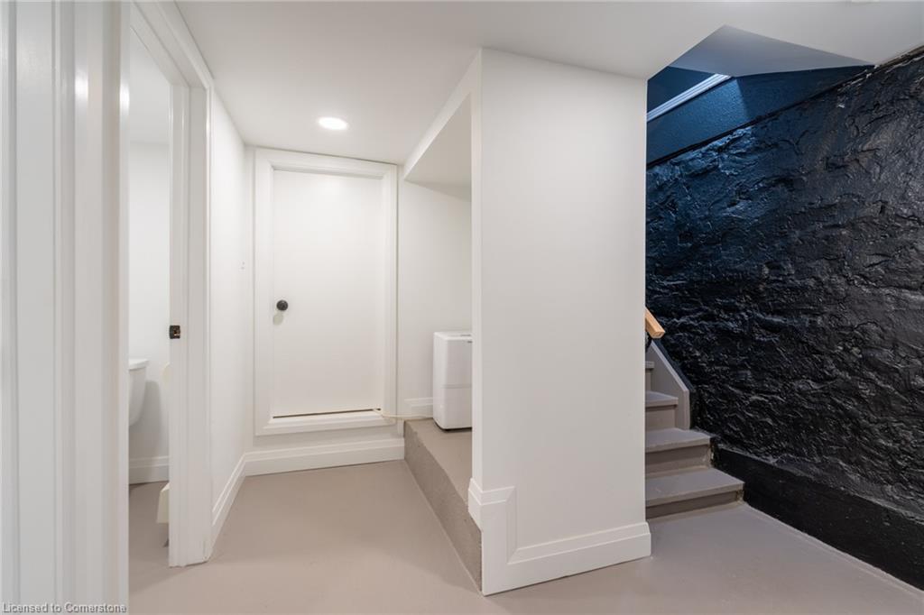 299 James Street N Property Photo 19