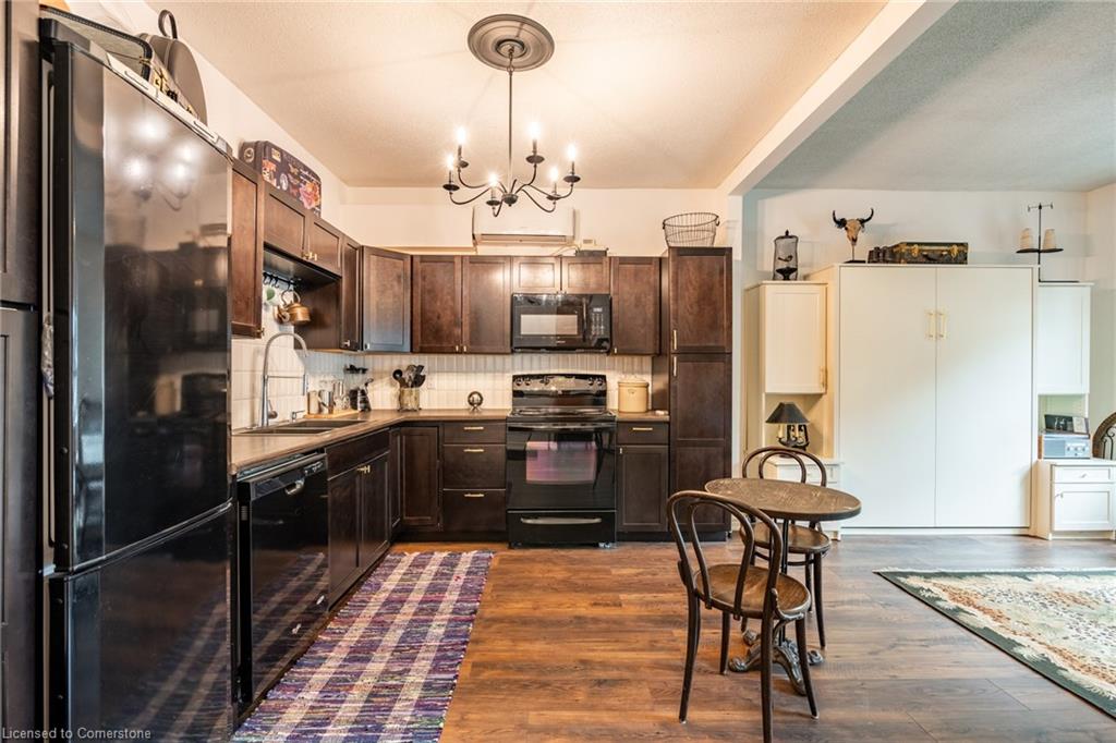 299 James Street N Property Photo 32