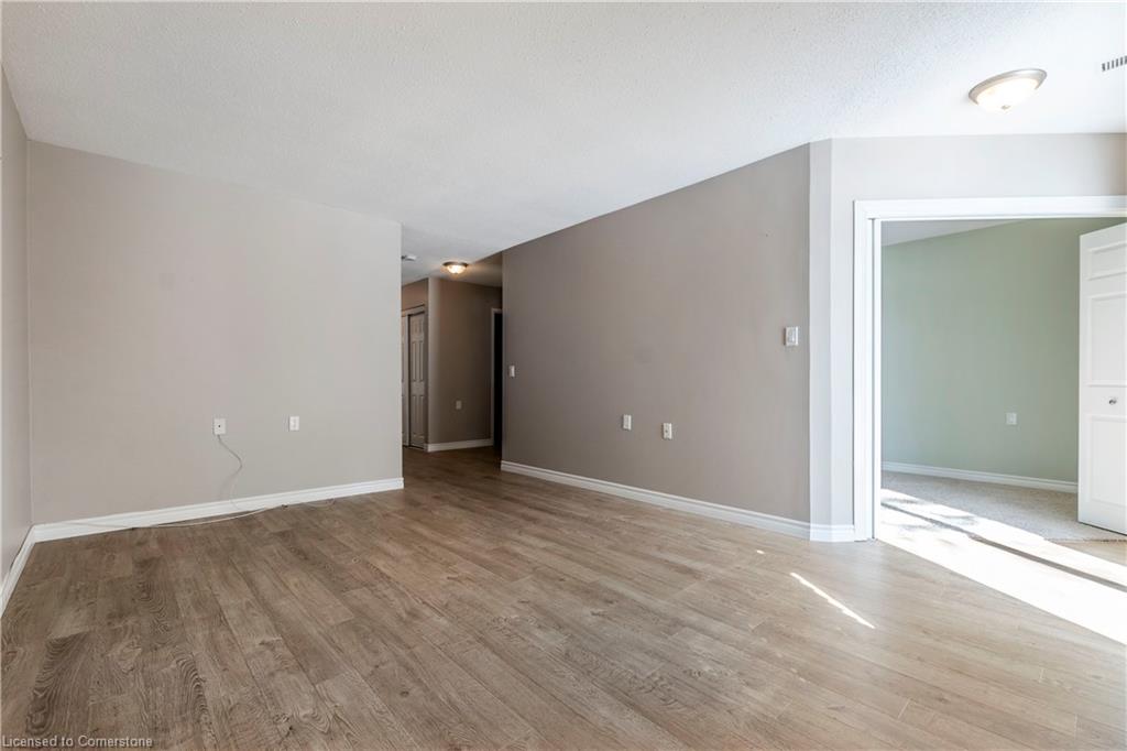 25 Szollosy Circle Property Photo 8