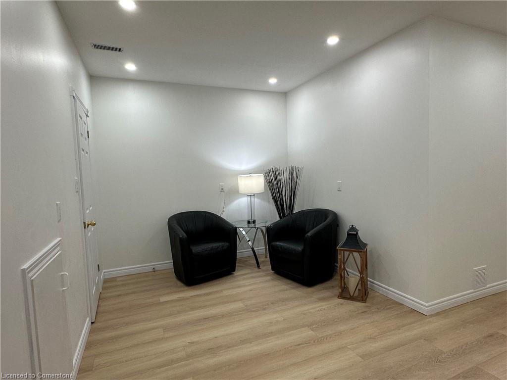 2-529 Paradise Crescent Property Photo 3
