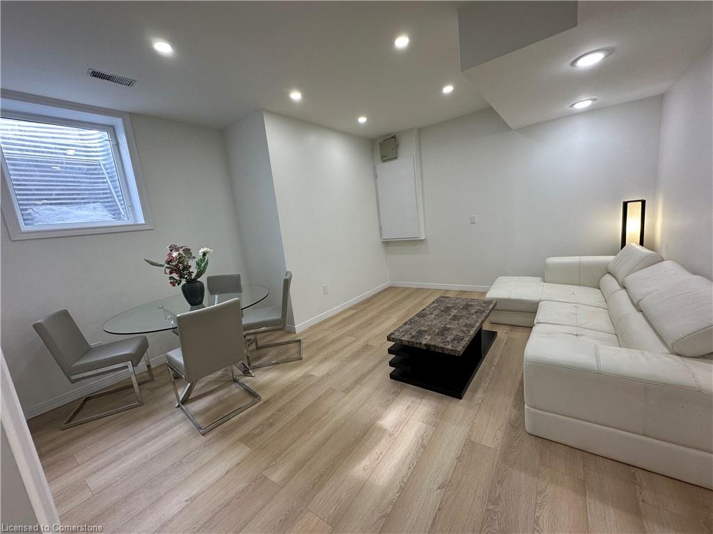 2-529 Paradise Crescent Property Photo 4