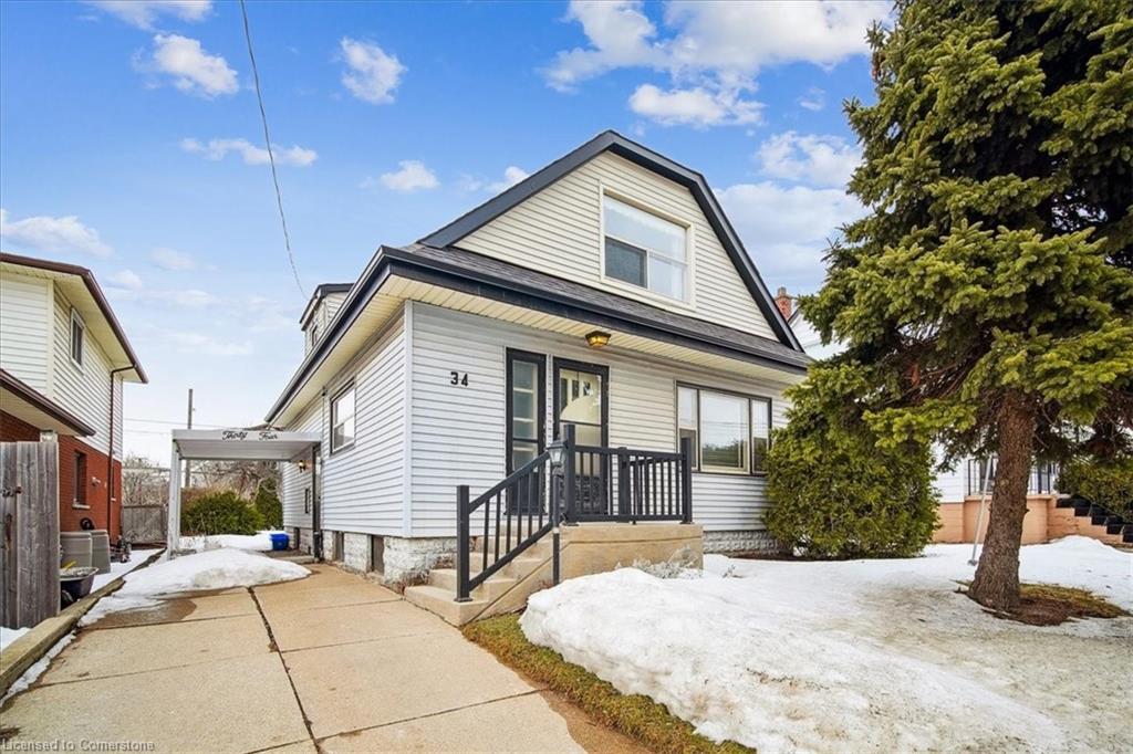 34 Reid Avenue S Property Photo